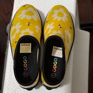 GOGO Garden Clogs-Women’s size 7